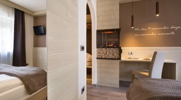 Elektrischer Kamin im Zimmer