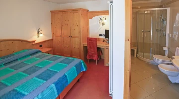 Chambre avec salle de bain privée