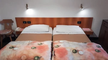 Double bed detail