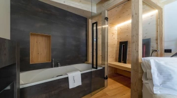 Vasca e sauna in Junior Suite Leger