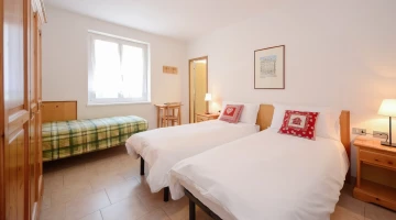 Triple room with window