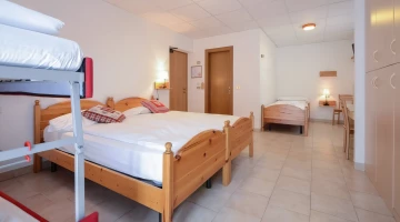 Quintuple room with bunk bed