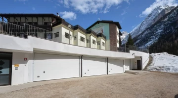 Parking and garage for motorbikes