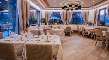 Sala ristorante allestita per i pasti