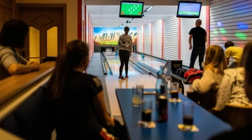 Sala da bowling con servizio bar
