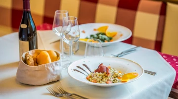 Typical dishes accompanied by regional wines