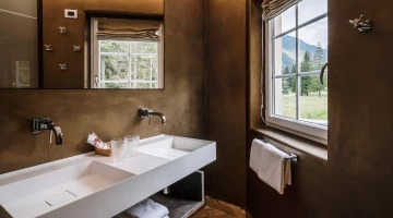 Private facilities with courtesy set