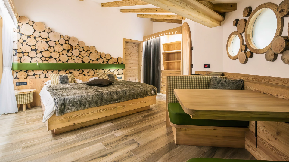 Biosuite Cirmolo with living area