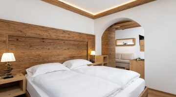 Room with double bed