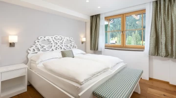 Double bedroom with window