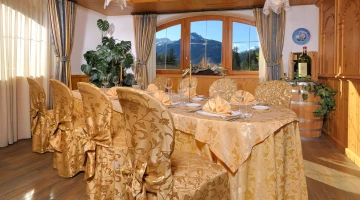 Gedeckter Tisch im Restaurantraum