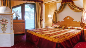 Einrichtungsdetail der Junior Suite mit Kaminofen