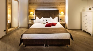 Doppelbett in einer Suite