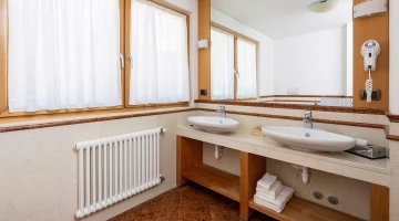 Servizi privati con doppio lavabo