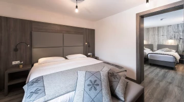 Chambre quadruple avec chambres communicantes