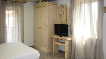 Détail de l&#39;ameublement de la chambre avec télévision