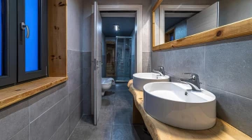Détail des meubles de salle de bain