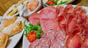 Buffet mit herzhaften Speisen