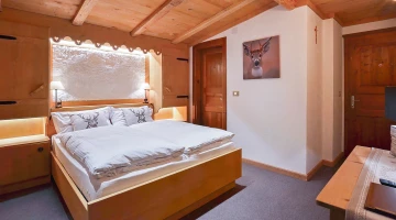 Doppelzimmer im ladinischen Stil