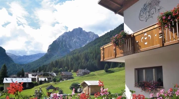 Zimmer mit Bergblick