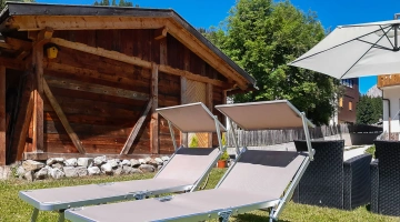 Transats dans le jardin