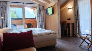 Zimmer mit Sat-TV und Balkon
