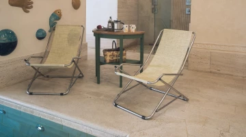 Dettaglio sdrai a bordo piscina