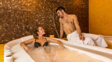 Bain à remous dans le spa