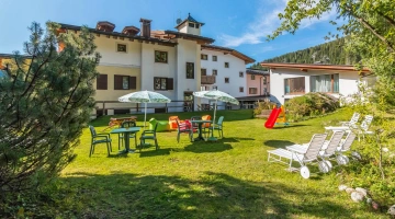 Furnished outdoor area