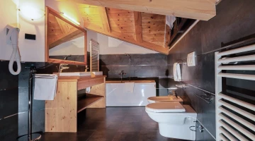 Salle de bain privée avec baignoire