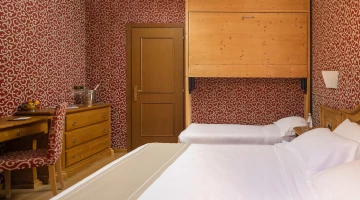 Quadruple room with foldaway beds
