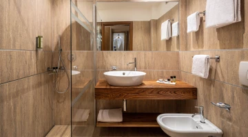 Private facilities with shower box