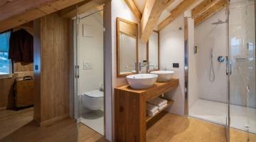 Private bathroom in Junior Suite
