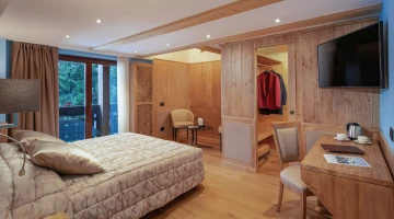 Junior Suite with TV and private balcony