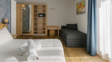 Chambre familiale avec lit simple