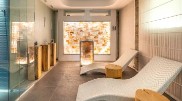 Espace détente devant le bain turc