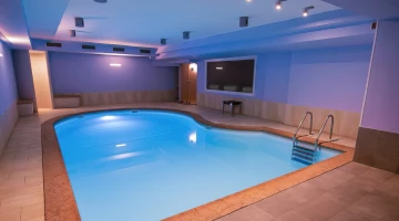 Piscina coperta riscaldata