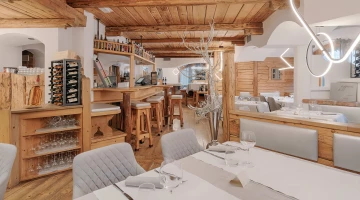 Stube Rosengarten, salle de restaurant de style typique du Trentin