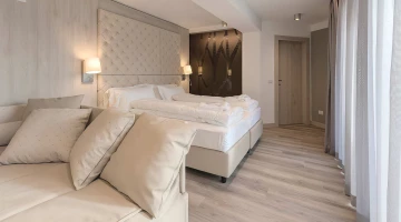 Canapé dans une chambre double