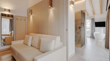 Chambre avec douche et baignoire