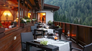 Restaurant avec tables extérieures
