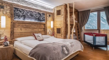 Chambre double avec lit bébé supplémentaire