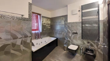 Bagno privato con vasca idromassaggio