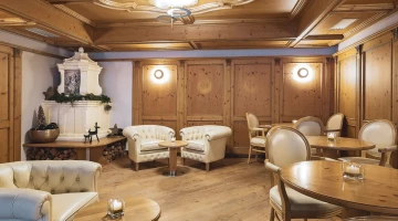Tables et chaises dans l&#39;espace commun