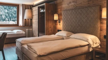 Chambre avec mur en bois