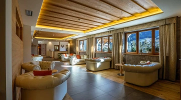 Ledersofas im Gemeinschaftsbereich