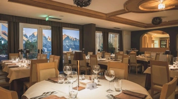 Blick auf die Berge vom Crozzon-Restaurantsaal