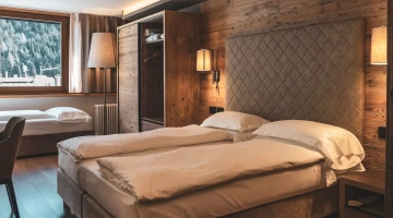 Zimmer im Bergstil eingerichtet