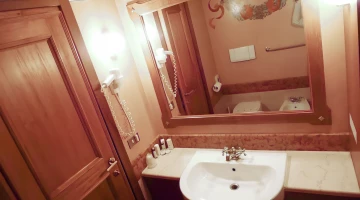 Bagno con asciugacapelli e kit cortesia