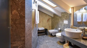 Bagno con box doccia